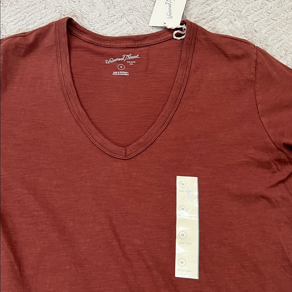 Universal Thread v-neck short sleeve t-shirt,
Size Medium, New with tags - Picture 6 of 16